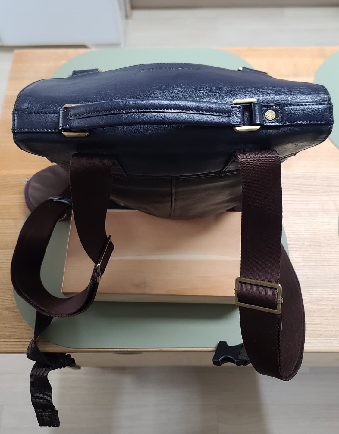 몽삭 천연 가죽 백팩 - 어깨 흘러내림 방지 커스텀, 상태 굿 
 상품이미지5