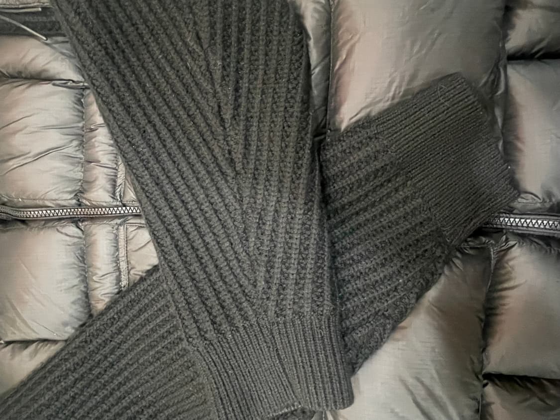 Cp컴퍼니 메리노울 니트패딩 XL판매합니다! 상품이미지2
