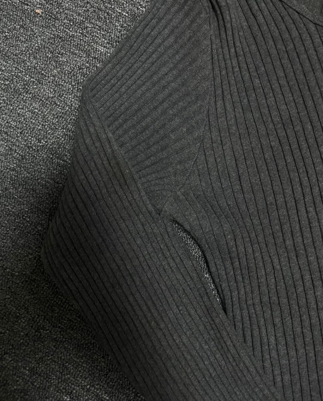 빔즈Beams 빈티지 그레이 회색 브이넥 니트 상품이미지4