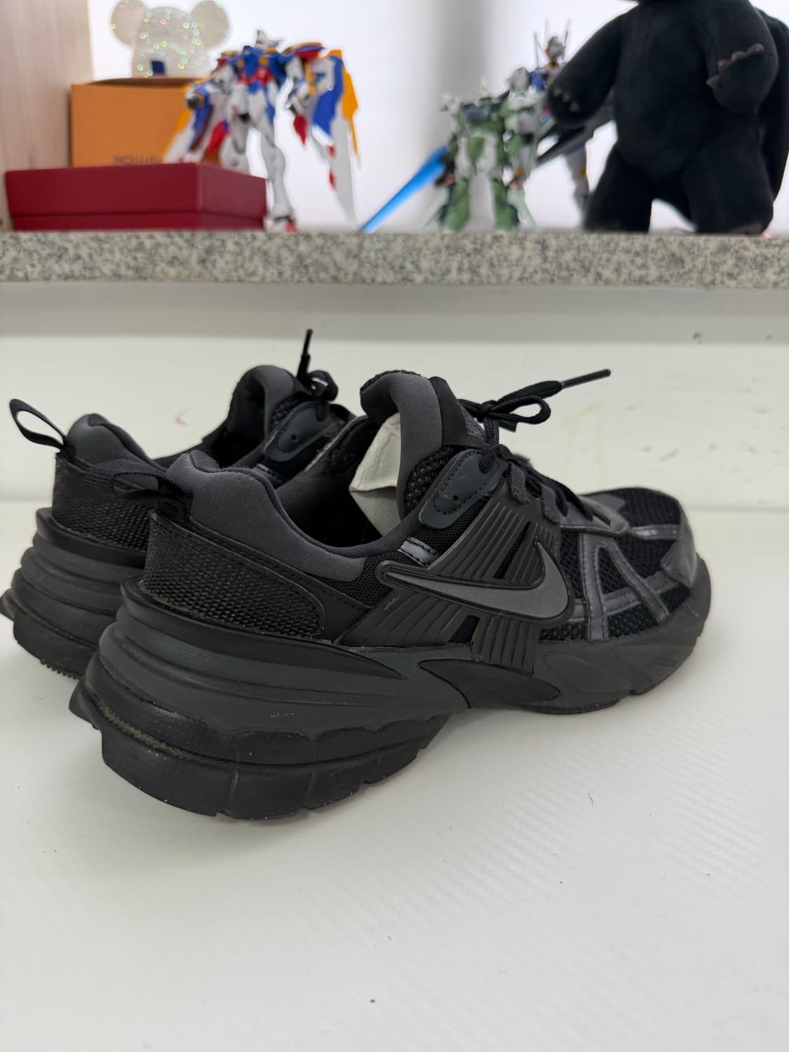 정품) 나이키 V2K 런 블랙 컬러웨이 운동화 260 상품이미지5