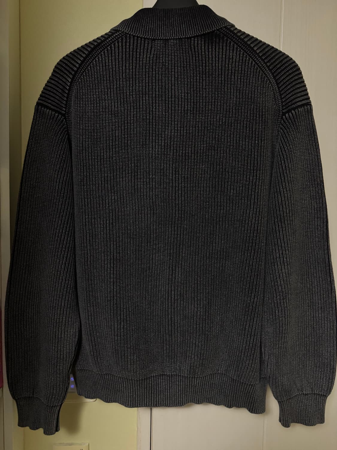 새상품)솔리드옴므 25SS 그레이 카라넥 다잉 집업 니트 48사이즈 상품이미지3