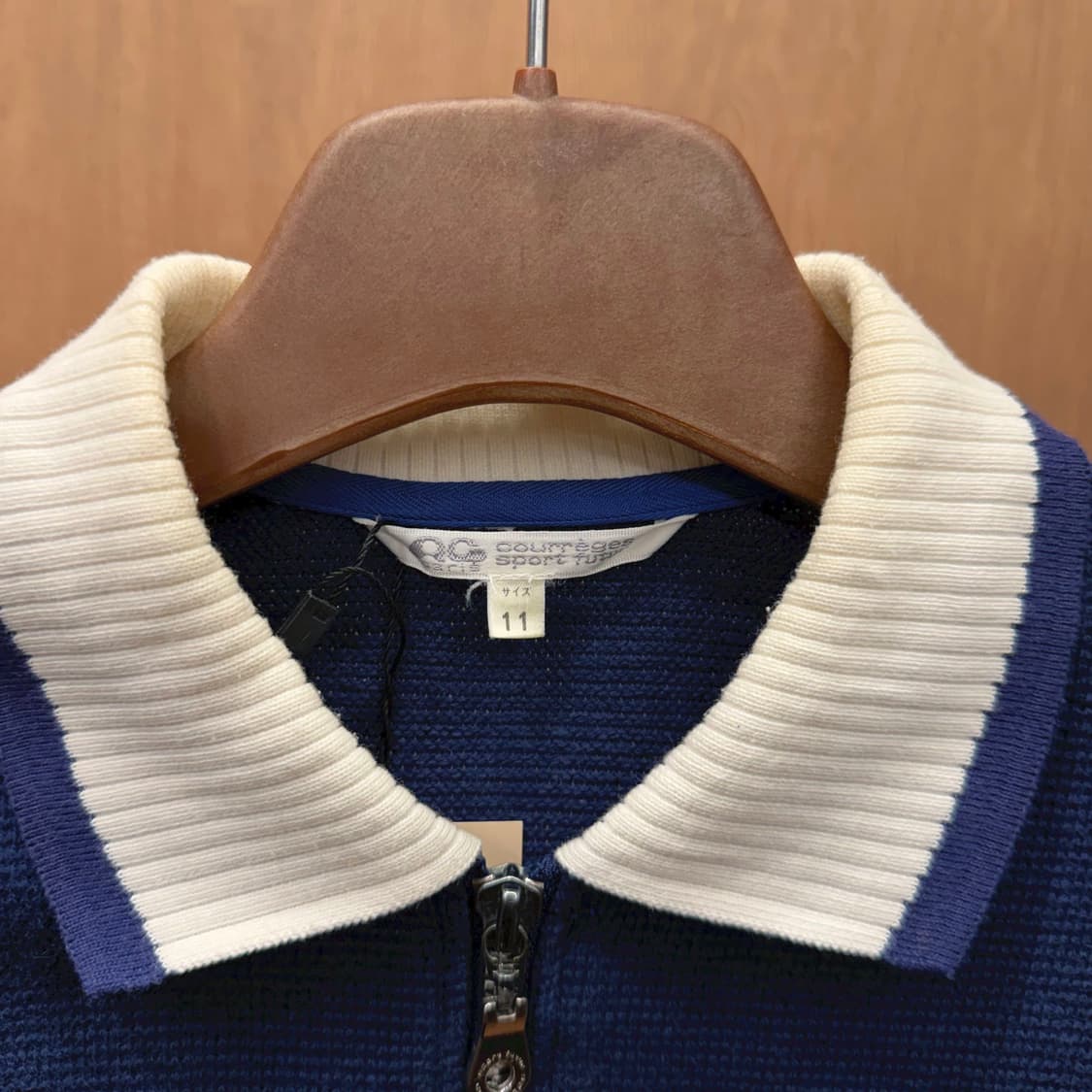 꾸레쥬 스포츠 퓨처 니트 집업 가디건 배색 카라 슬리브 로고 자수 네이비 상품이미지7