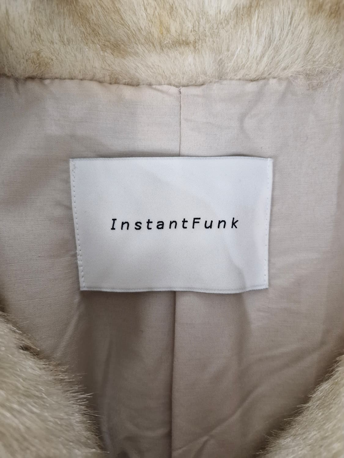 InstantFunk 인스턴트펑크 에코 퍼 크롭 자켓 베이지 상품이미지7