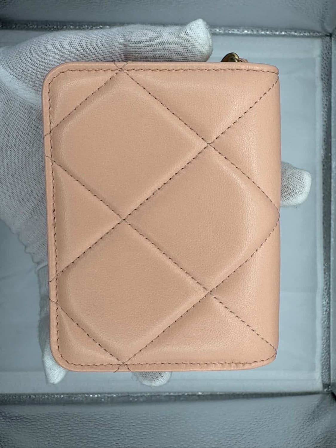 샤넬 19 플랩 체인 카드지갑 상품이미지10