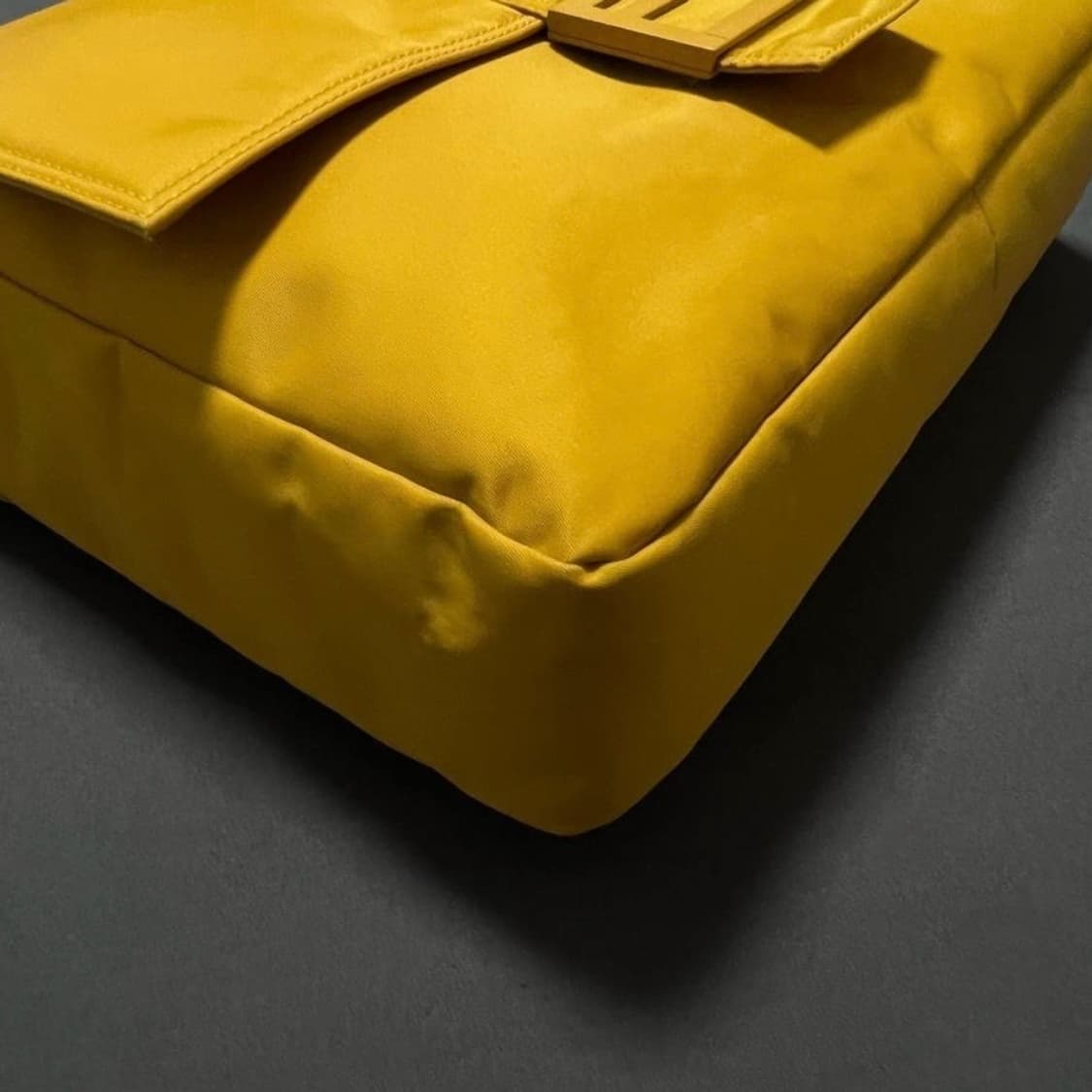 펜디 바게트 메신저백 옐로우 상품이미지3