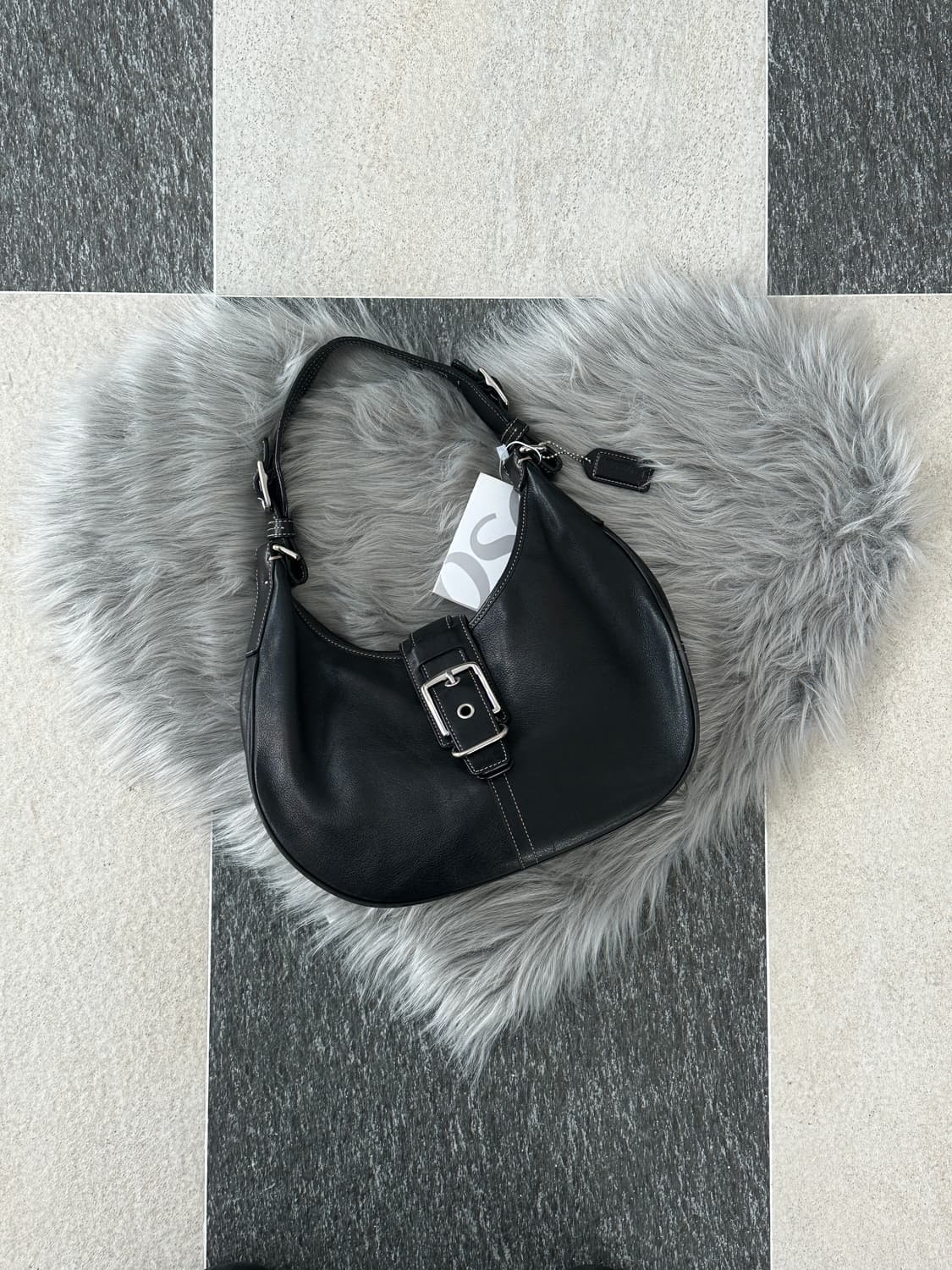 코치 블랙 버클 호보백 상품이미지1