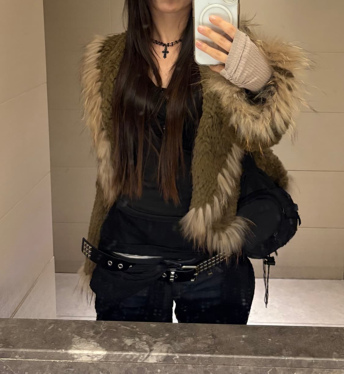 빈티지 래빗퍼 페미닌 퍼자켓 착용샷ㅇ 상품이미지2