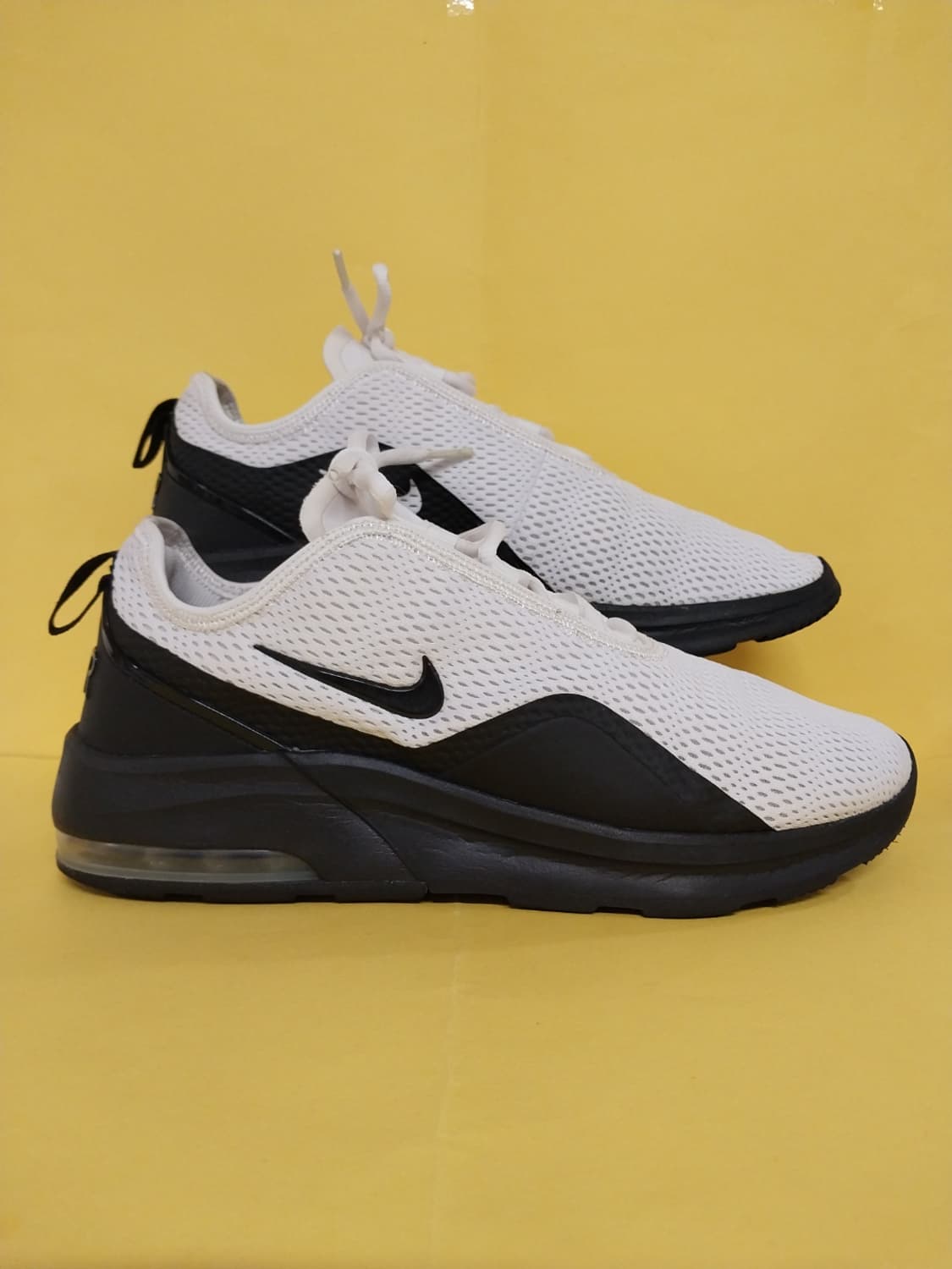 남성 나이키 에어맥스 모션2 블랙 화이트 런닝화, 운동화 (275) 상품이미지3