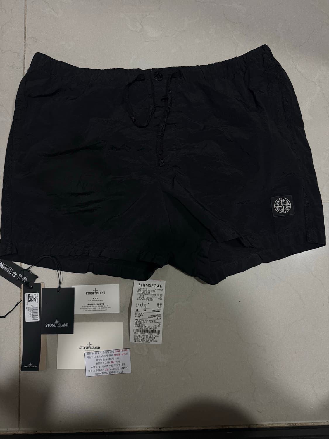 [당일출고,풀박스] 25SS 스톤아일랜드 나일론 반바지 상품이미지1