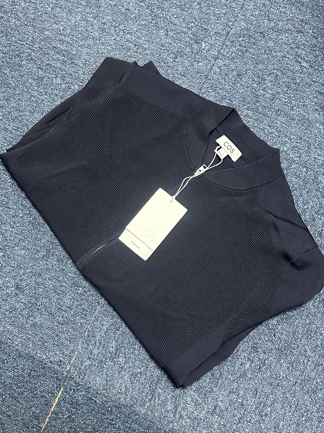 (M) 코스 텍스처드 니티드 보머 재킷 네이비 cos 상품이미지2