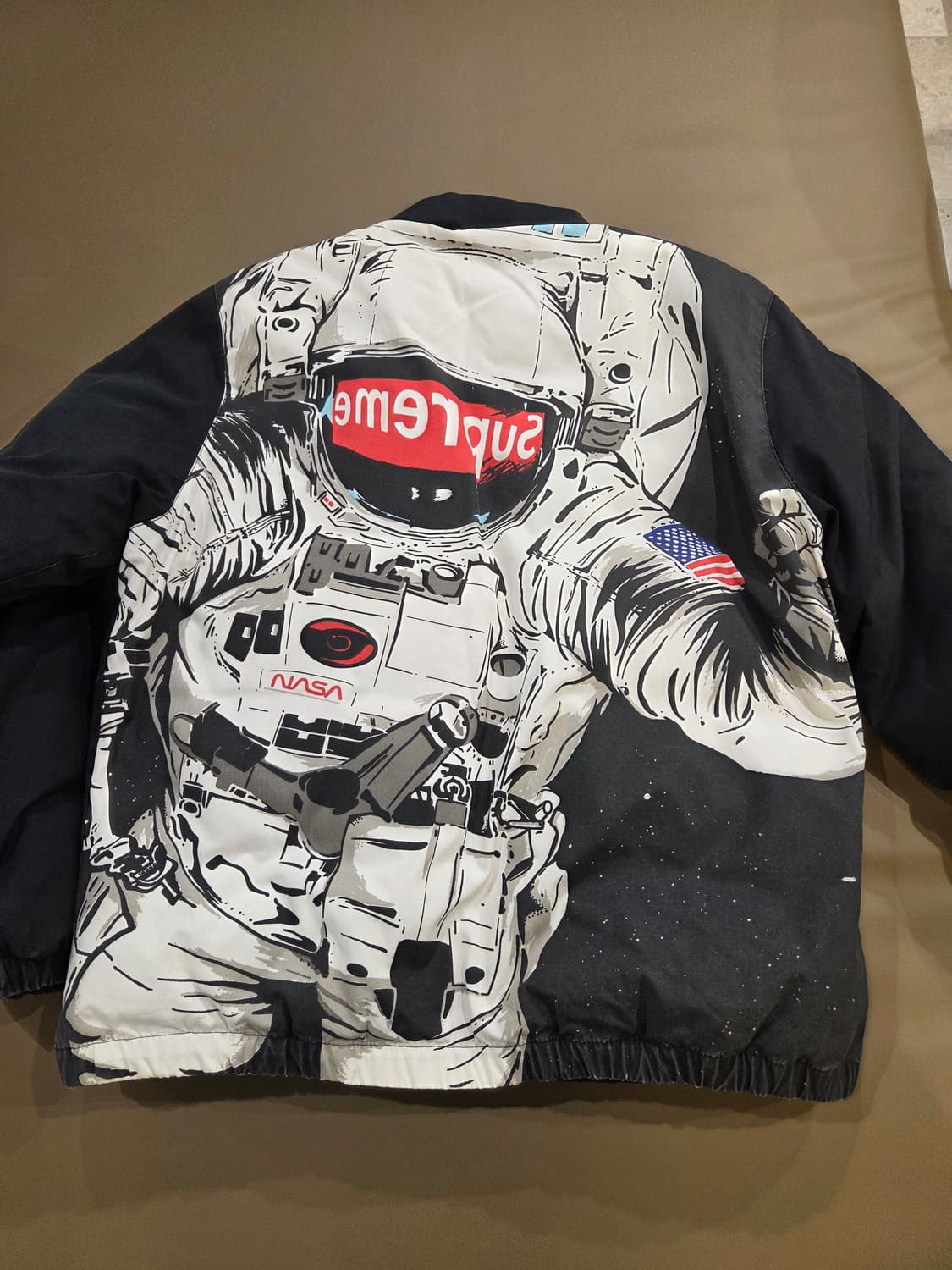 슈프림 우주인패딩 정품 상품이미지2