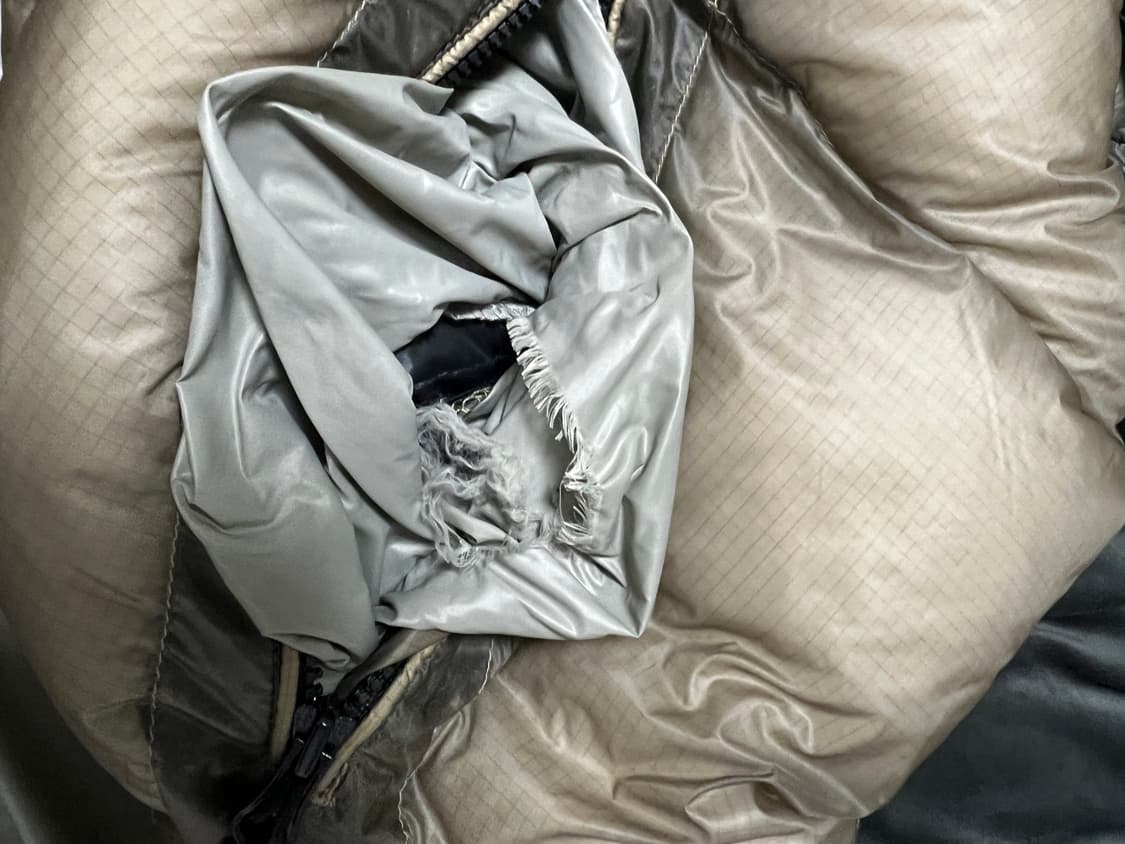 Cp컴퍼니 디디쉘 24년 빈티지베이지 L판매합니다. 상품이미지2