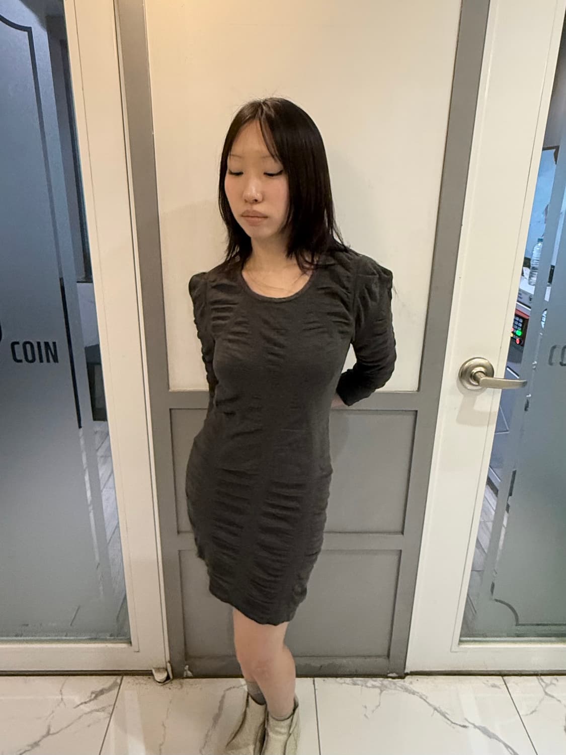 시슬리 그레이 셔링 미디원피스 상품이미지1