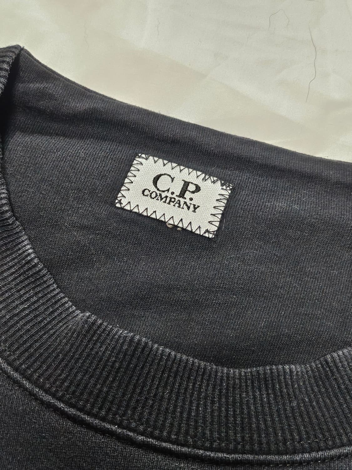 C.P 컴퍼니 빅로고 맨투맨 블랙 M 상품이미지4