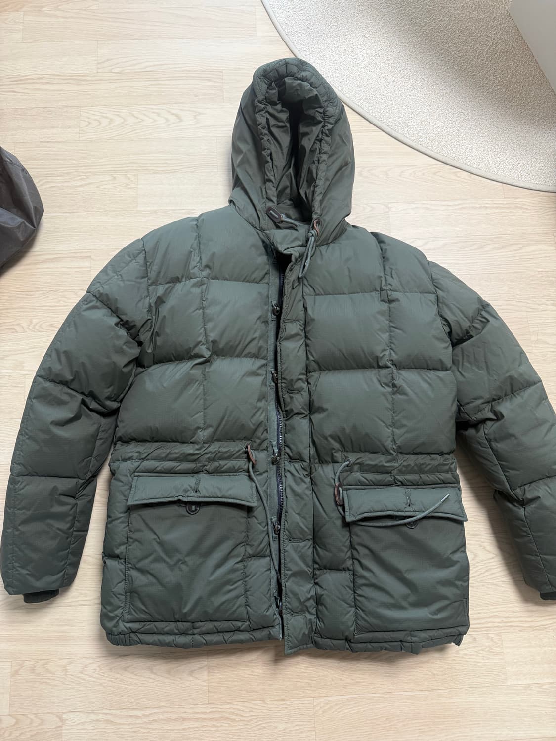 아웃스탠딩 카라코람 올리브 L 패딩 상품이미지1