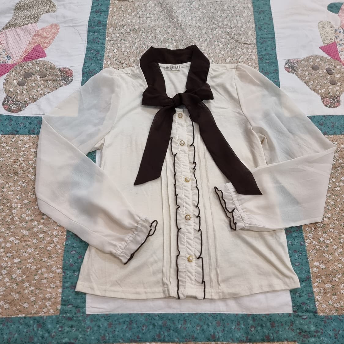 axes femme 브라운 리본 프릴 블라우스 상품이미지1