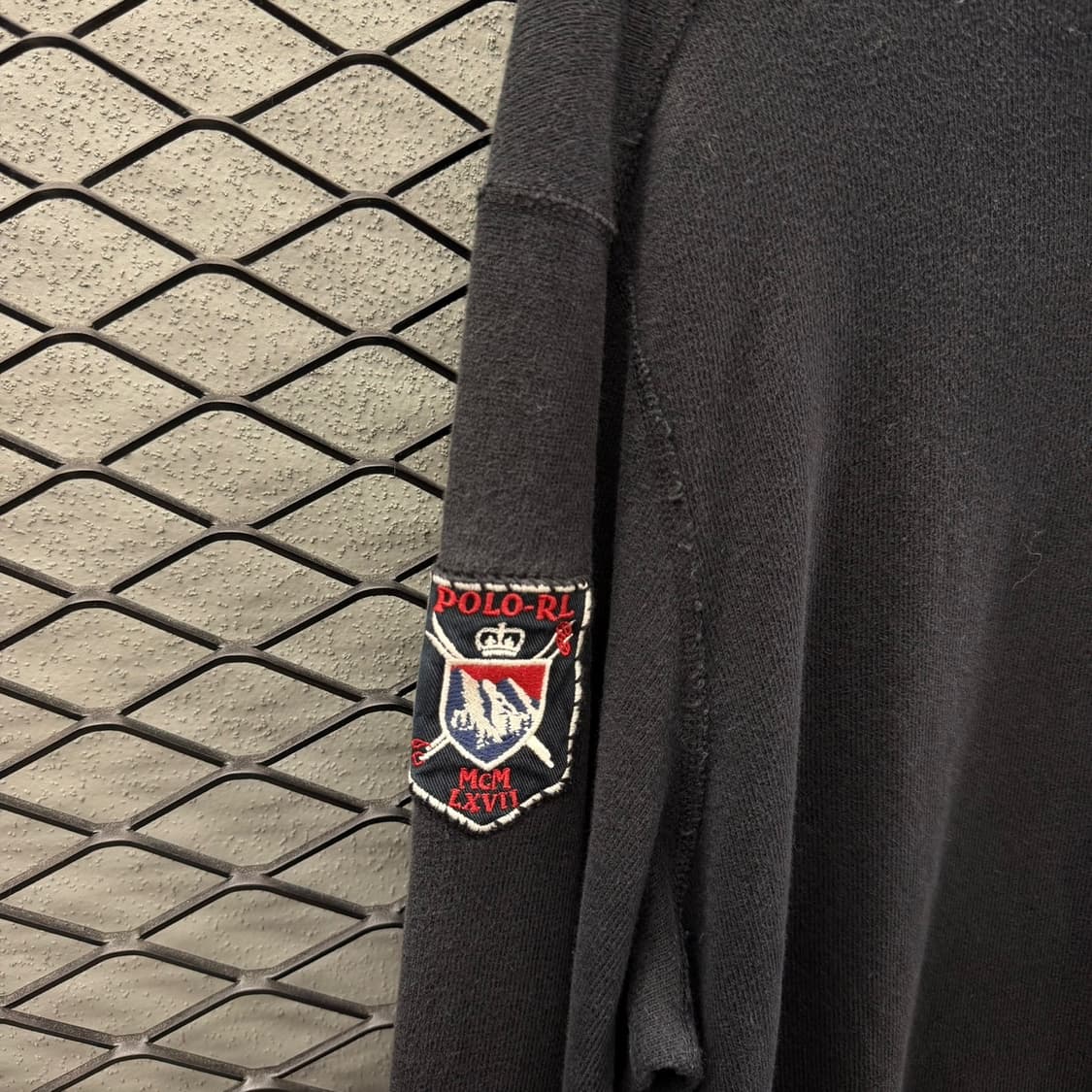 폴로 랄프로렌 코튼 모크넥 니트 포니자수 암패치 디테일 블랙 상품이미지7