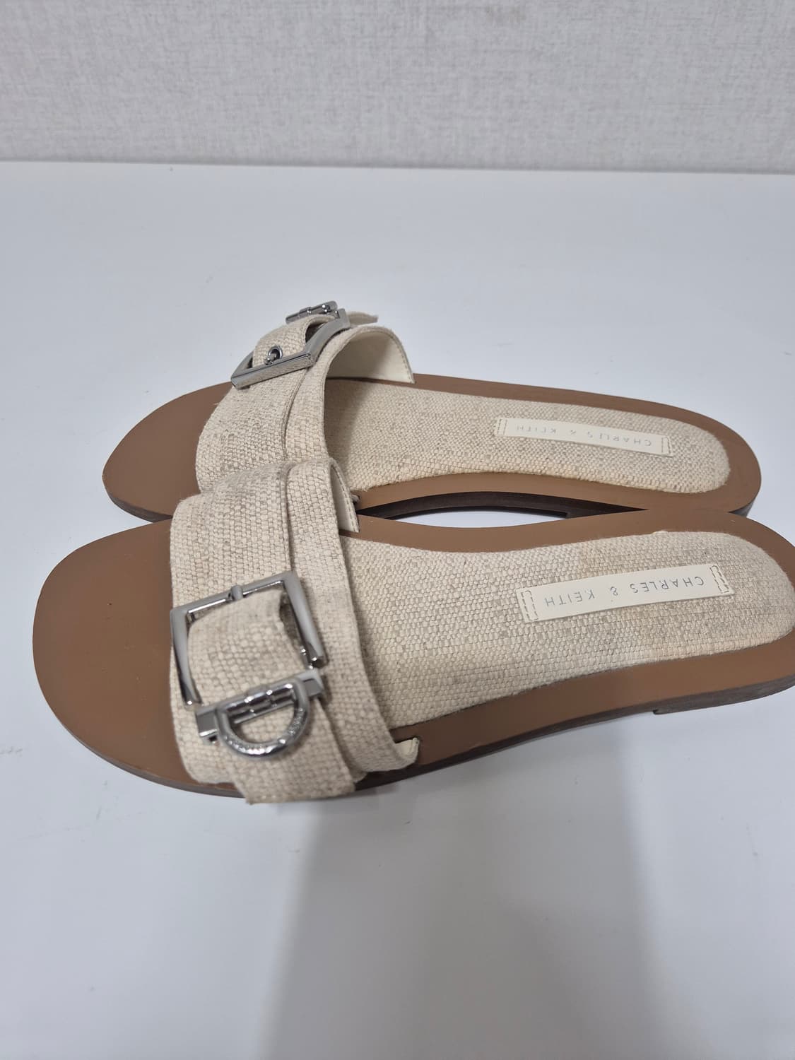 찰스앤키스 리넼 메탈릭버클 슬라이드 상품이미지4