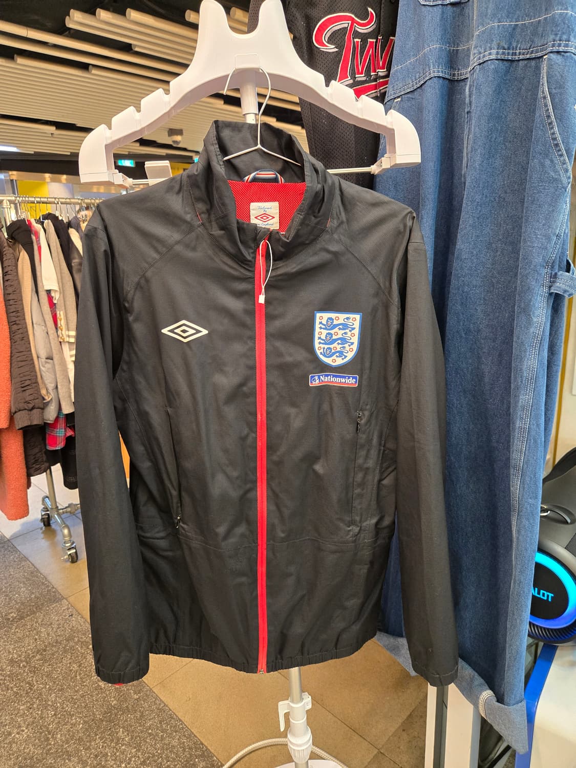 [쿨거환영]10-11 시즌 엄브로 잉글랜드 국가대표팀 트레이닝 재킷 상품이미지1