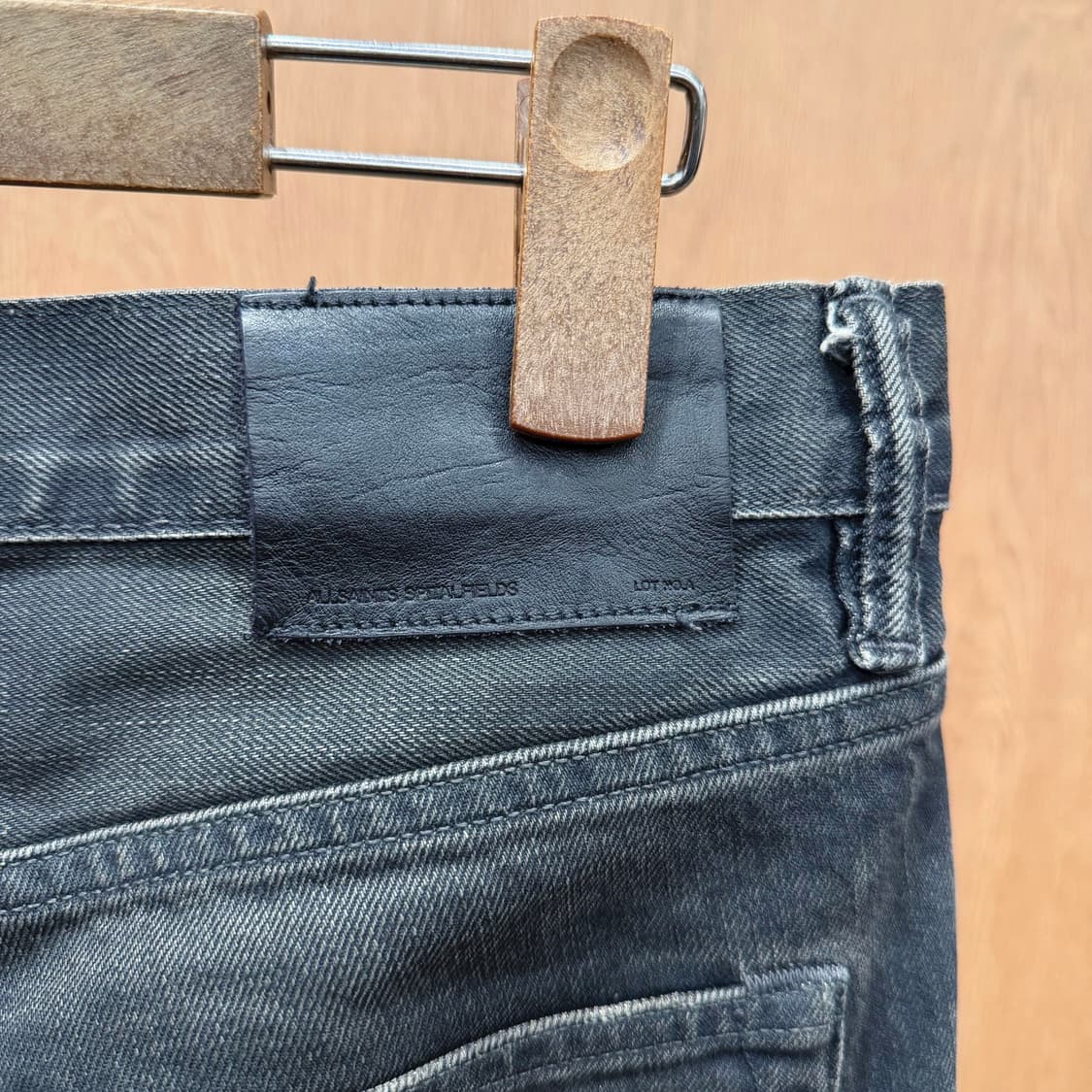올세인츠 워싱 데님 팬츠 블랙 로고 패치 버튼 클로징 슬림 디테일 그레이 상품이미지8