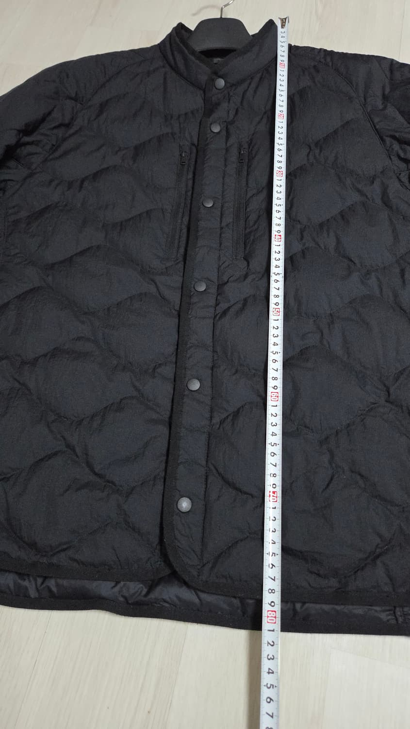 유니클로 화이트마운티니어링 경량 패딩 하이브리드 상품이미지9