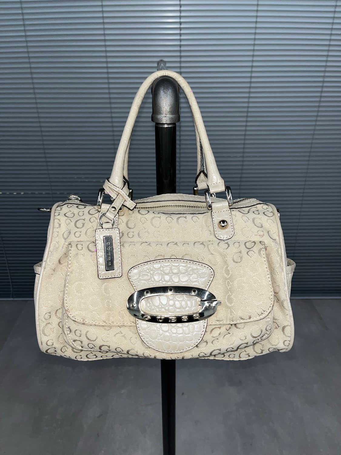 Guess Y2K ivory dot bag 상품이미지3