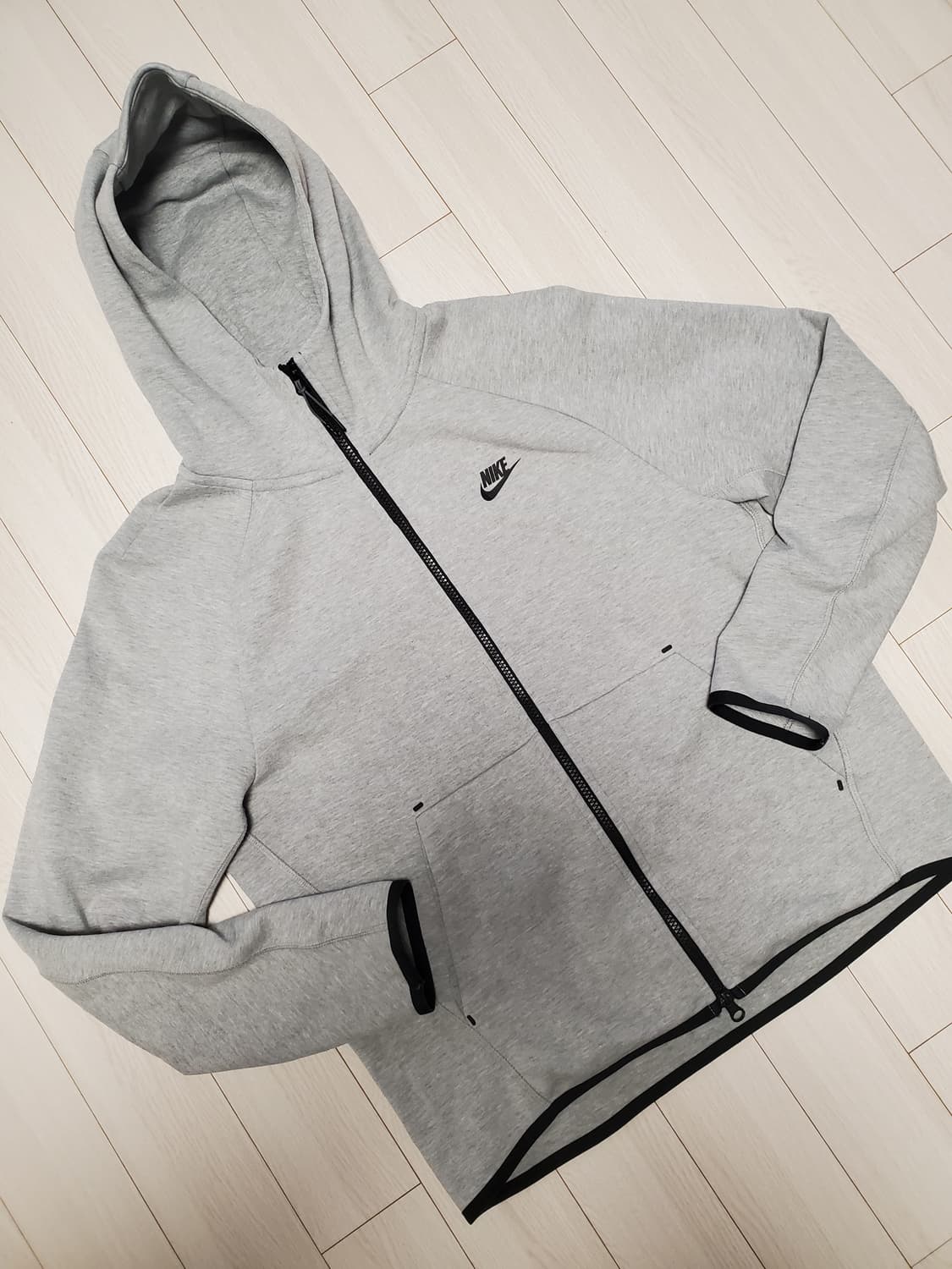 나이키 스포츠웨어 테크 플리스 풀집 후디 사이즈L

오염 하자 없이 깨끗 상품이미지1