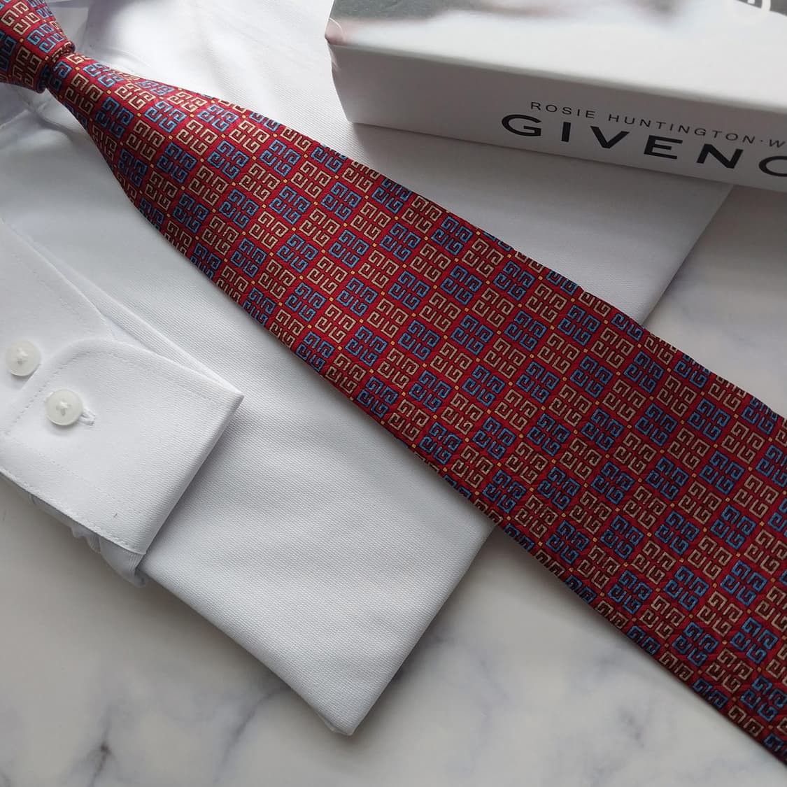 지방시 실크 올오버 로고 패턴 넥타이 9.5cm A+등급 k2045
 상품이미지5