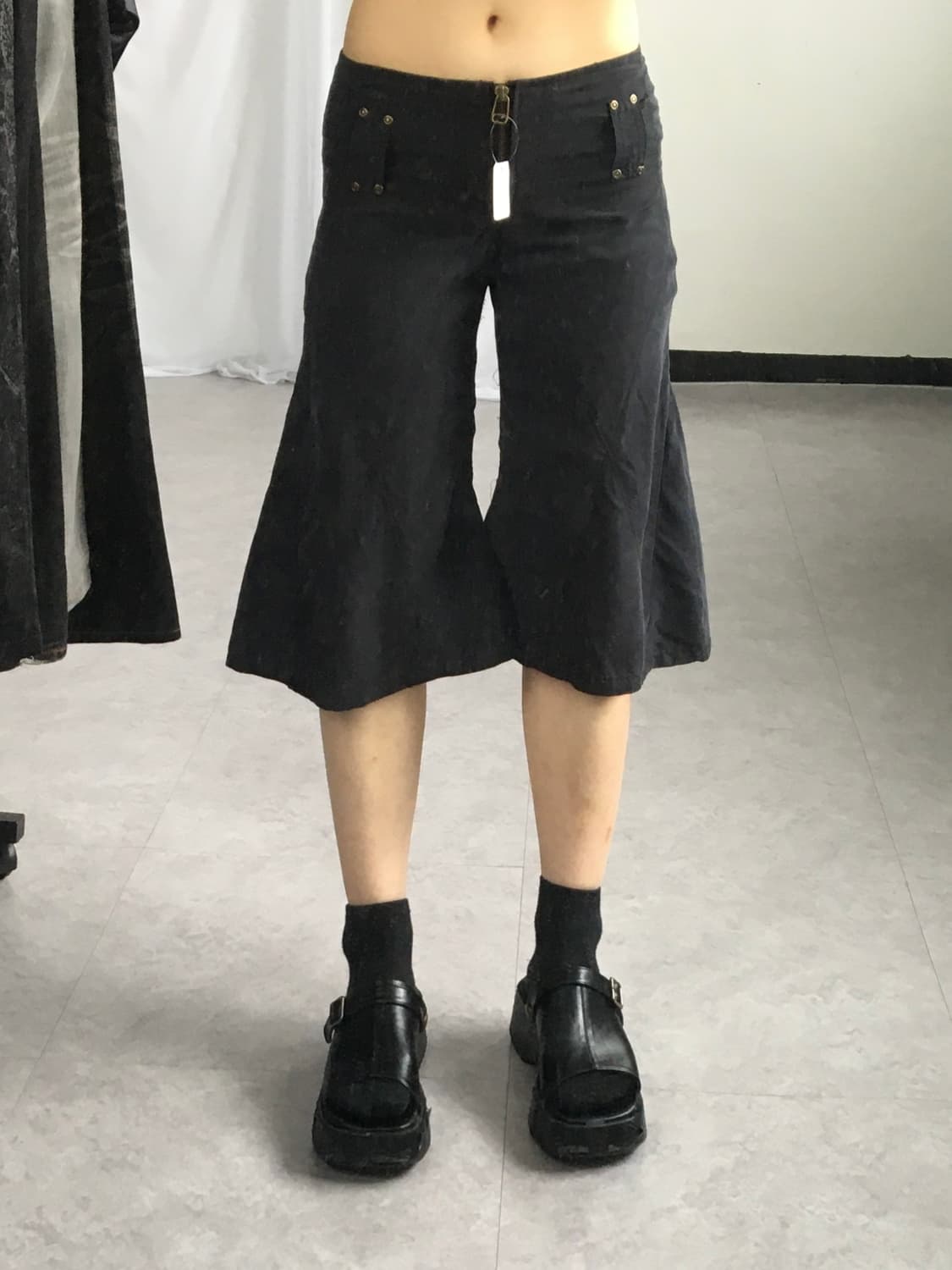 Wide flare half pants 상품이미지1