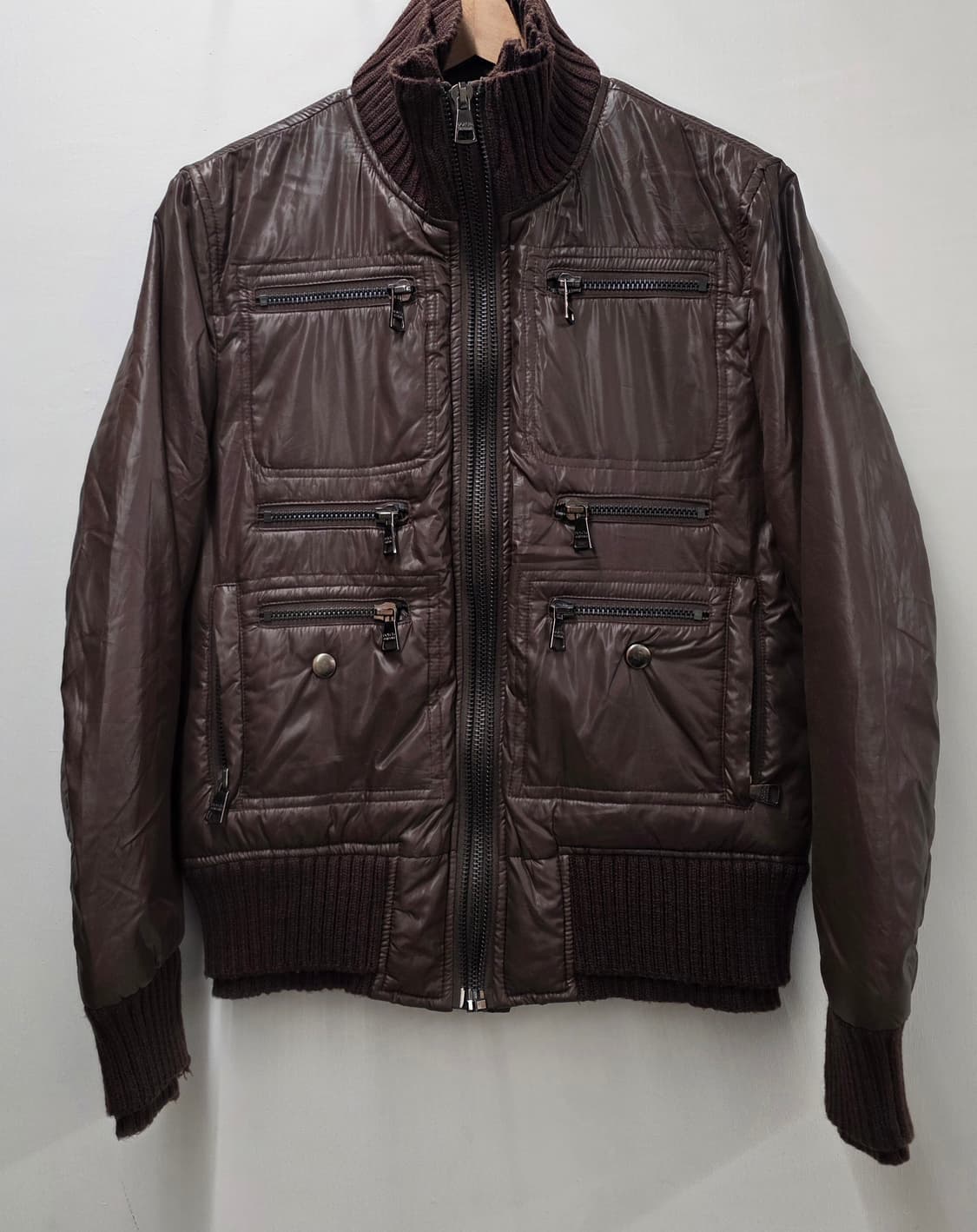 돌체앤가바나 남녀 멀티포켓지퍼 패딩자켓.
싸이즈  95 상품이미지1