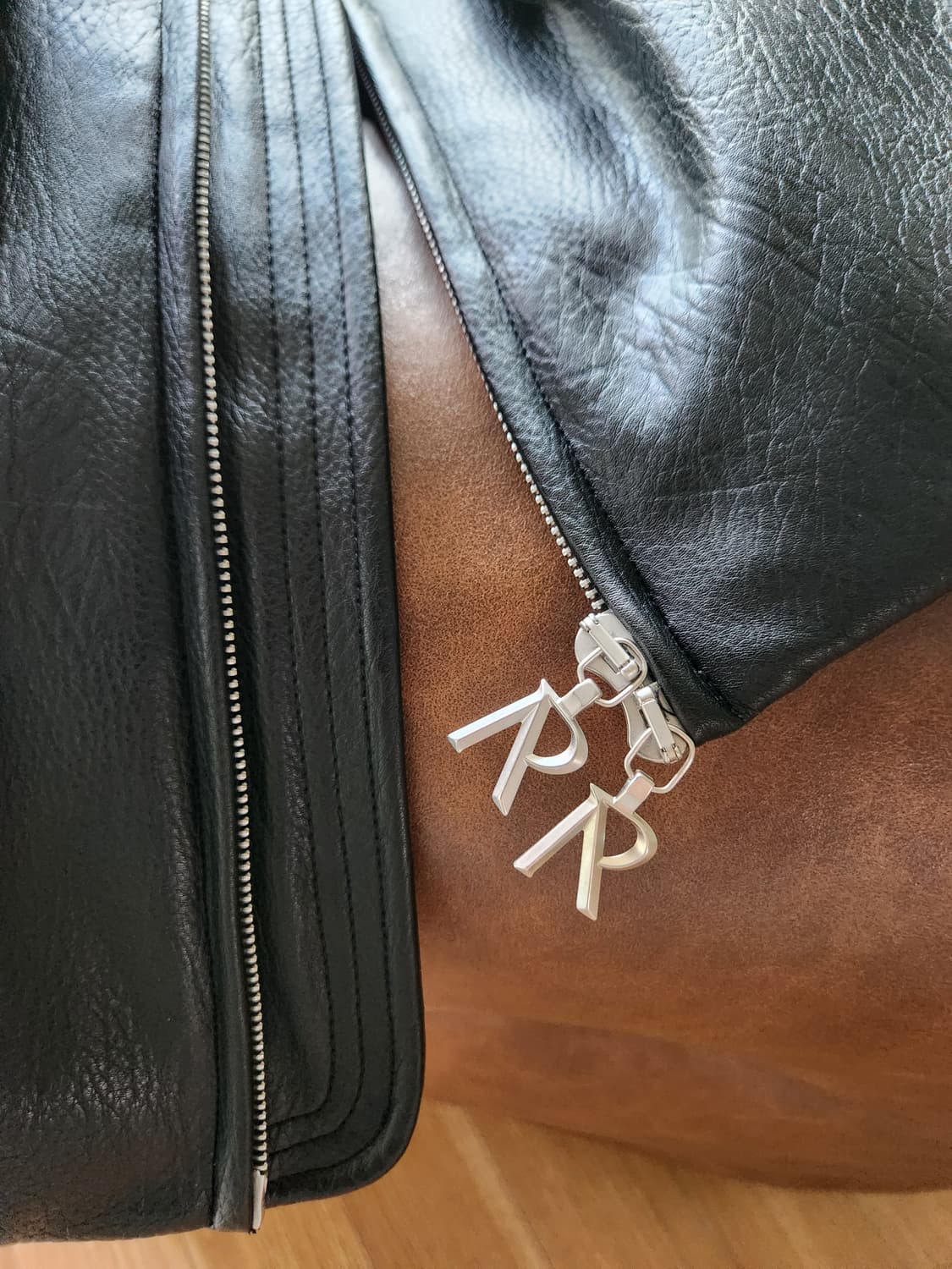 Represent Faux Leather Bomber 24fw 가죽자켓 상품이미지3