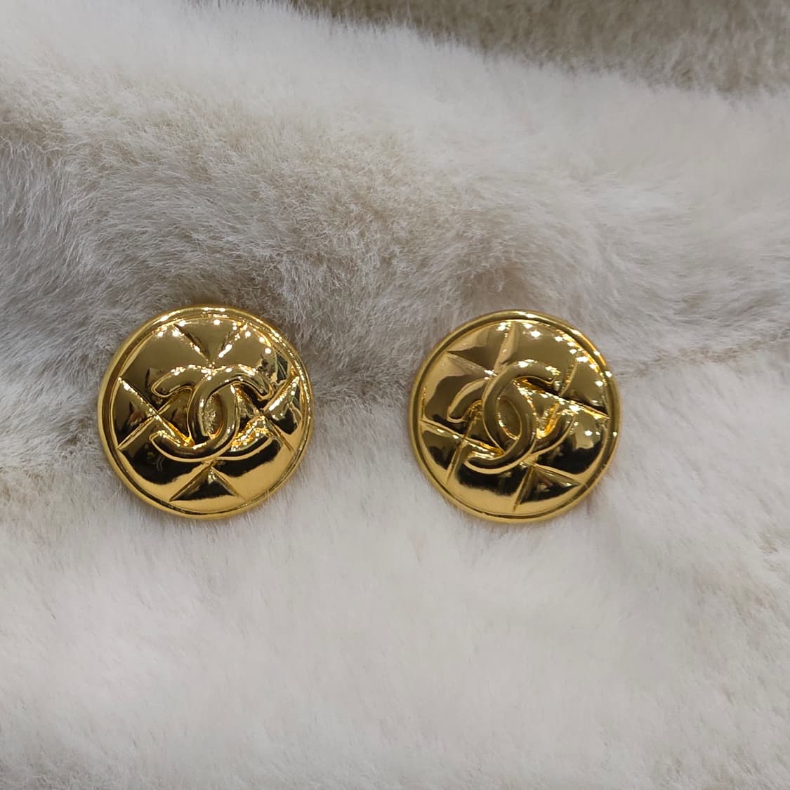 (~연말까지 할인가)샤넬 금장 마테라쎄 cc 로고 귀걸이 귀찌 (정품) 상품이미지2