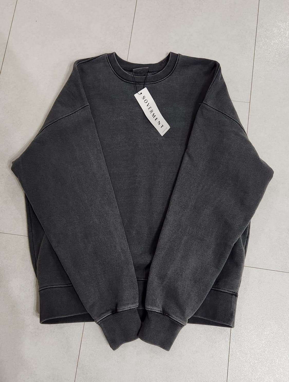 소버먼트 차콜맨투맨 상품이미지2