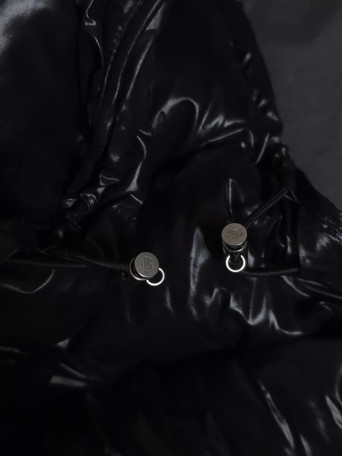 [3] 몽클레어 알릭스 22FW 알몬드 패딩 블랙 상품이미지7