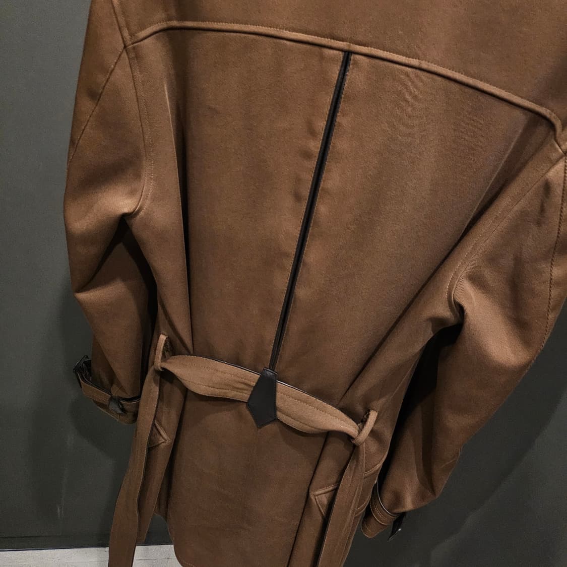 에르메스 시어링(탈착) 카라 램스킨 벨티드 코트 상품이미지8