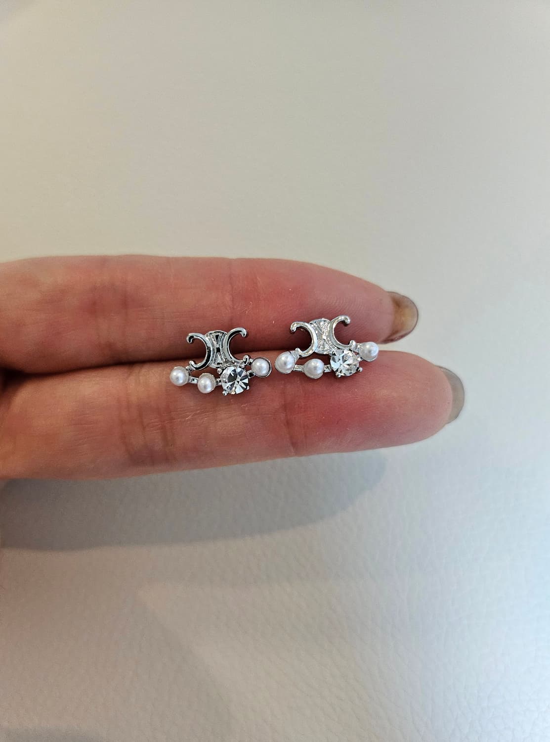 셀린느 업사이클링 트리옹프 큐빅 진주 실버 귀걸이 상품이미지6