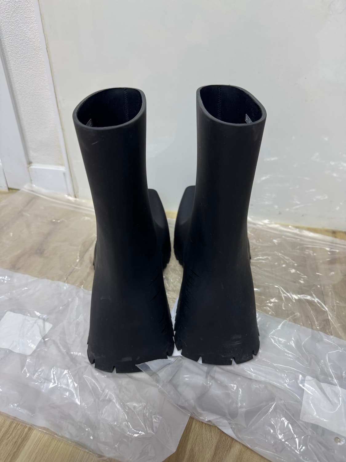 [C40]발렌시아가 트루퍼 러버 부츠 판매 상품이미지4