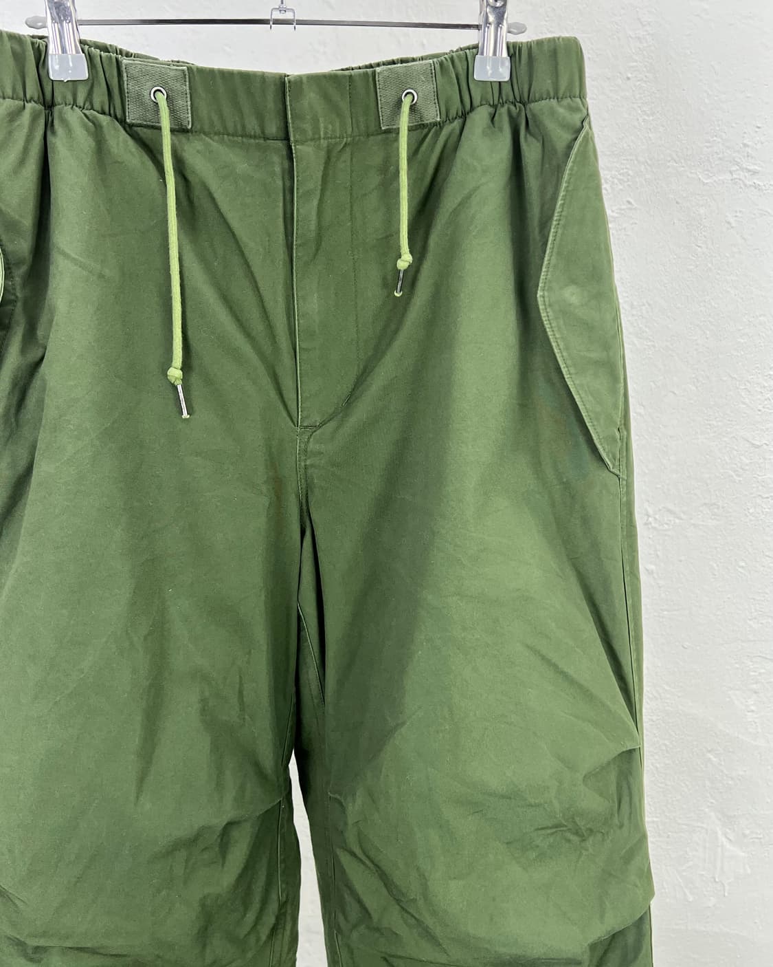 카키스 투턱 퀼팅 루즈핏 파라슈트 아미 팬츠 상품이미지3