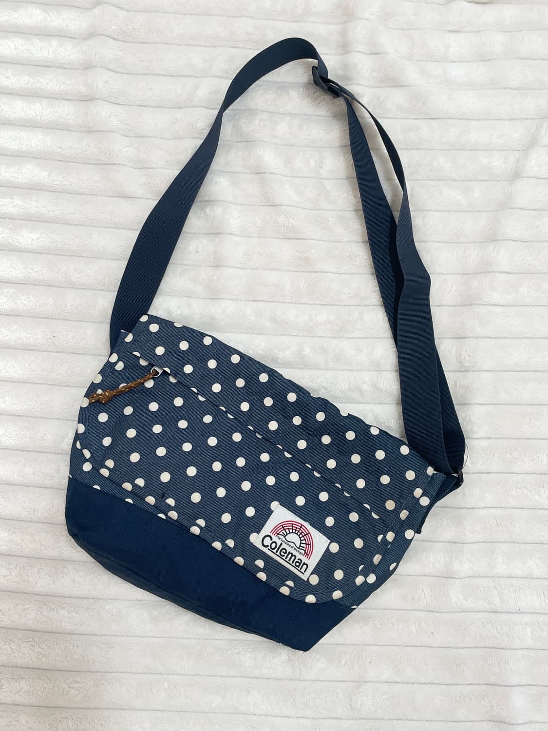 콜맨 데님도트 크로스백 상품이미지1