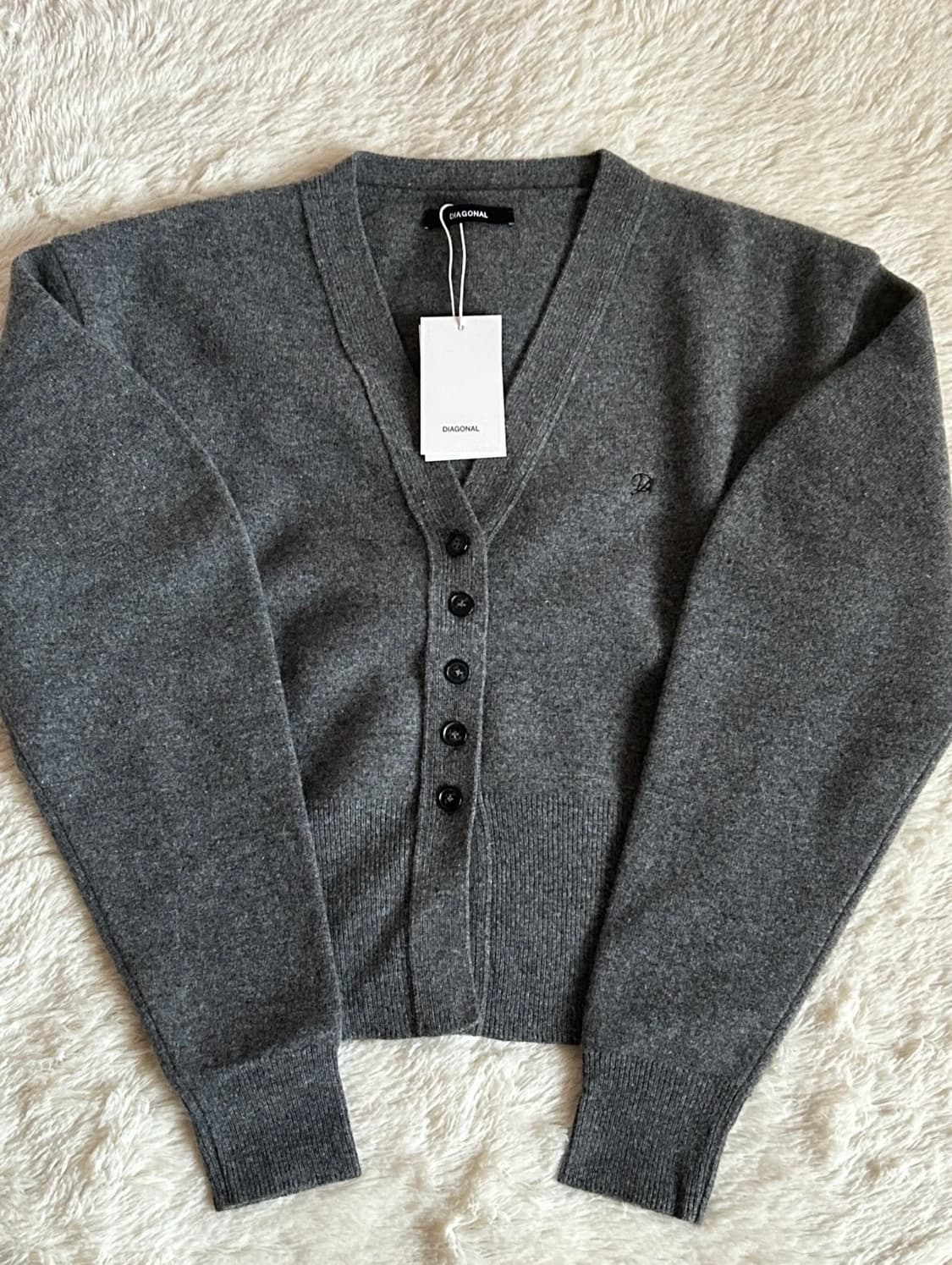 택O) 다이애그널 라운드 실루엣 울 가디건 다크 그레이 [윤아 착용] 상품이미지6