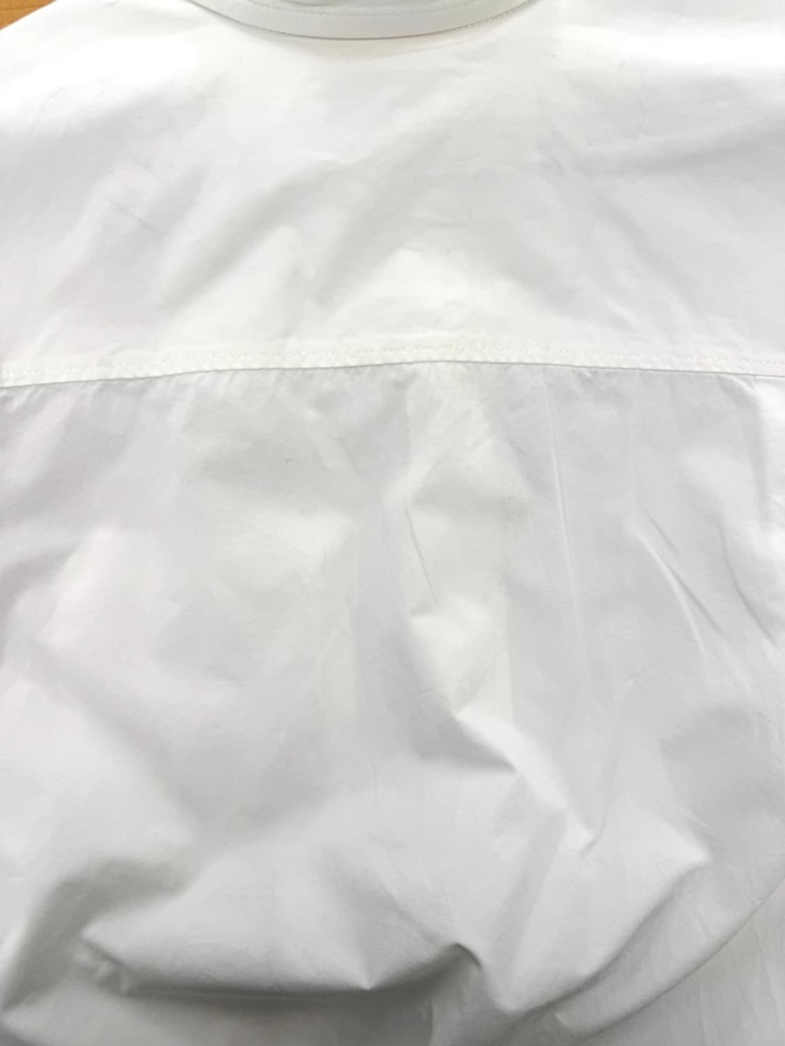 발렌시아가 화이트 볼륨 패턴 포켓 셔츠 상품이미지9