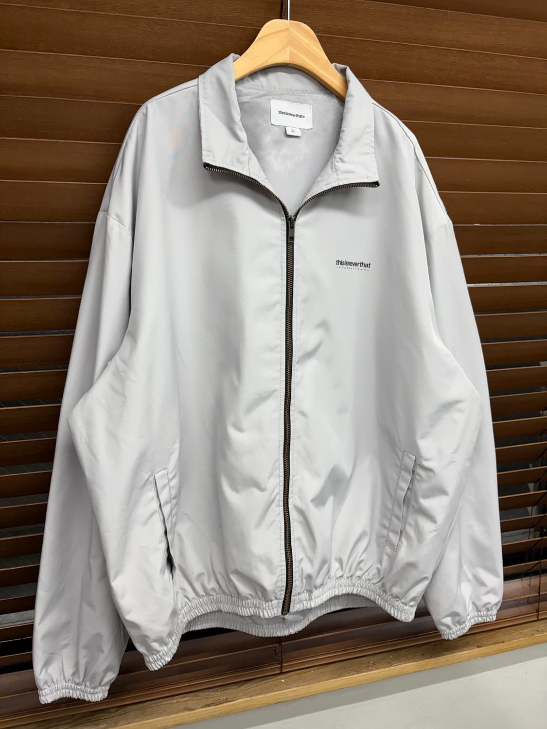 디스이즈네버댓 INTL Jacket Grey 바람막이 상품이미지4