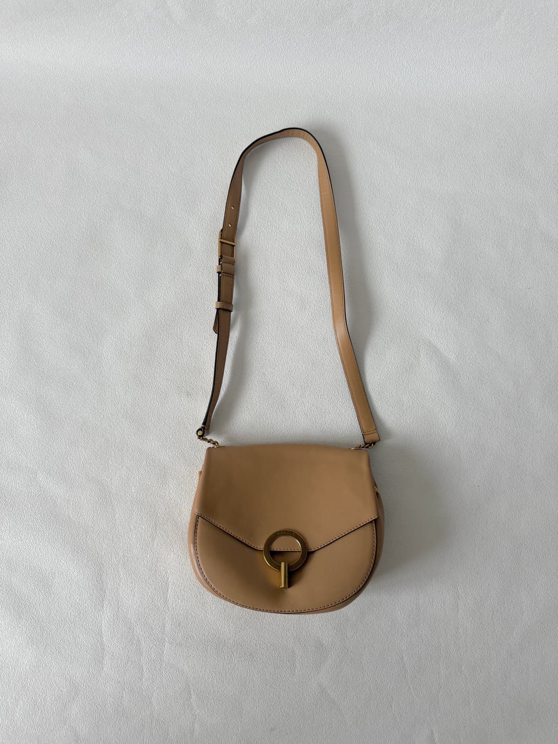 산드로(Sandro) 레더 크로스백 상품이미지1