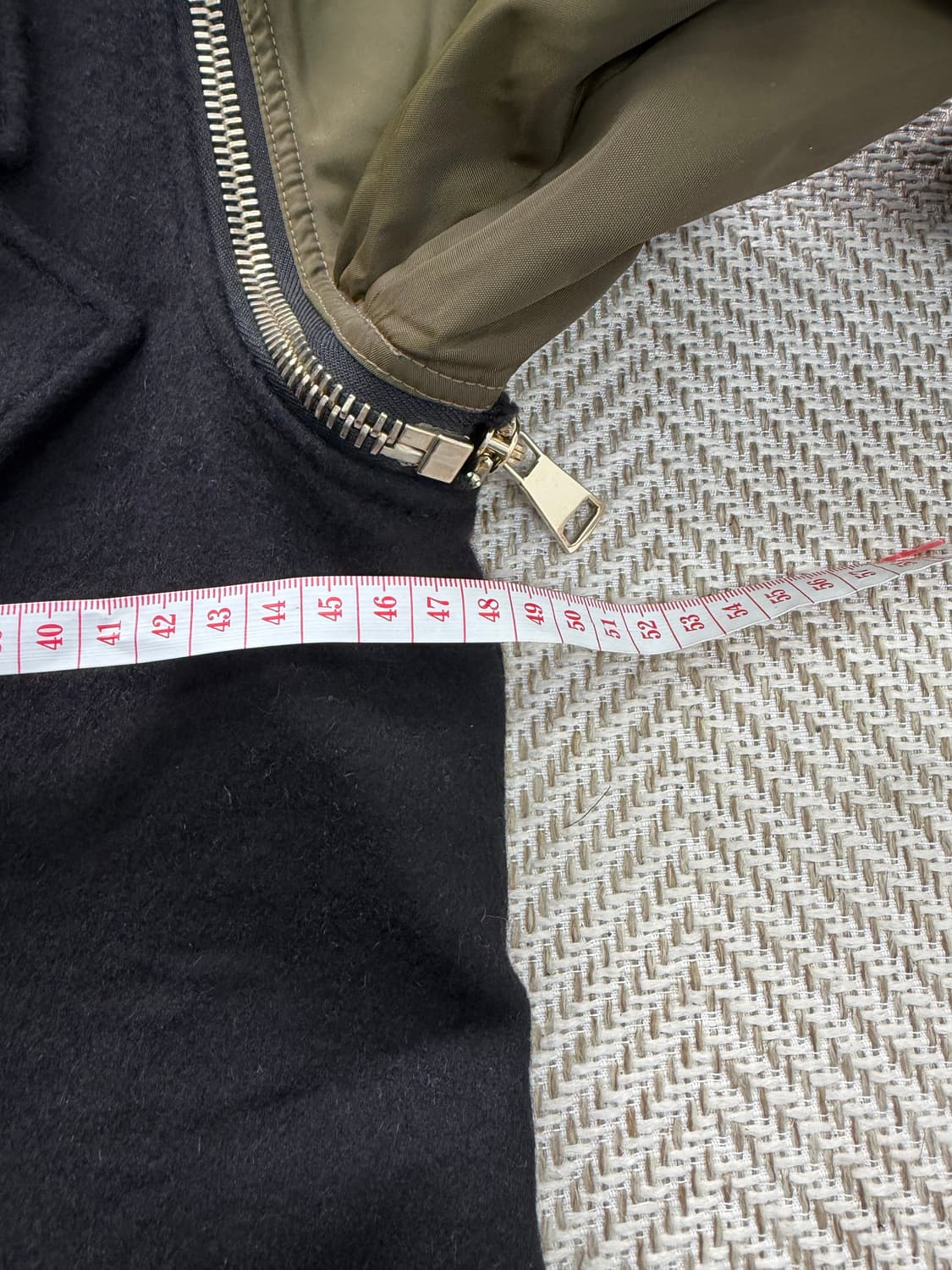 매장판정품) 지방시 여성 금장 디테일 봄버 코트 38 상품이미지9