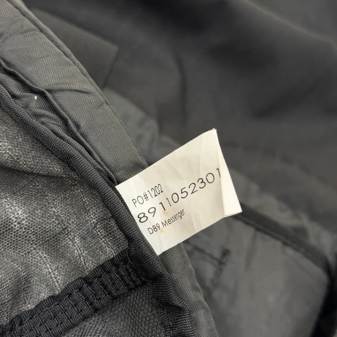 칼하트 빈티지 D89 메신저백 크로스백 가방 블랙 상품이미지4