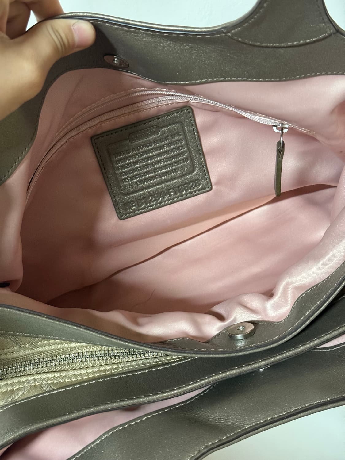 안감 핑크🩷 코치 시그니처 자카드 숄더백 베이지 브라운 상품이미지10