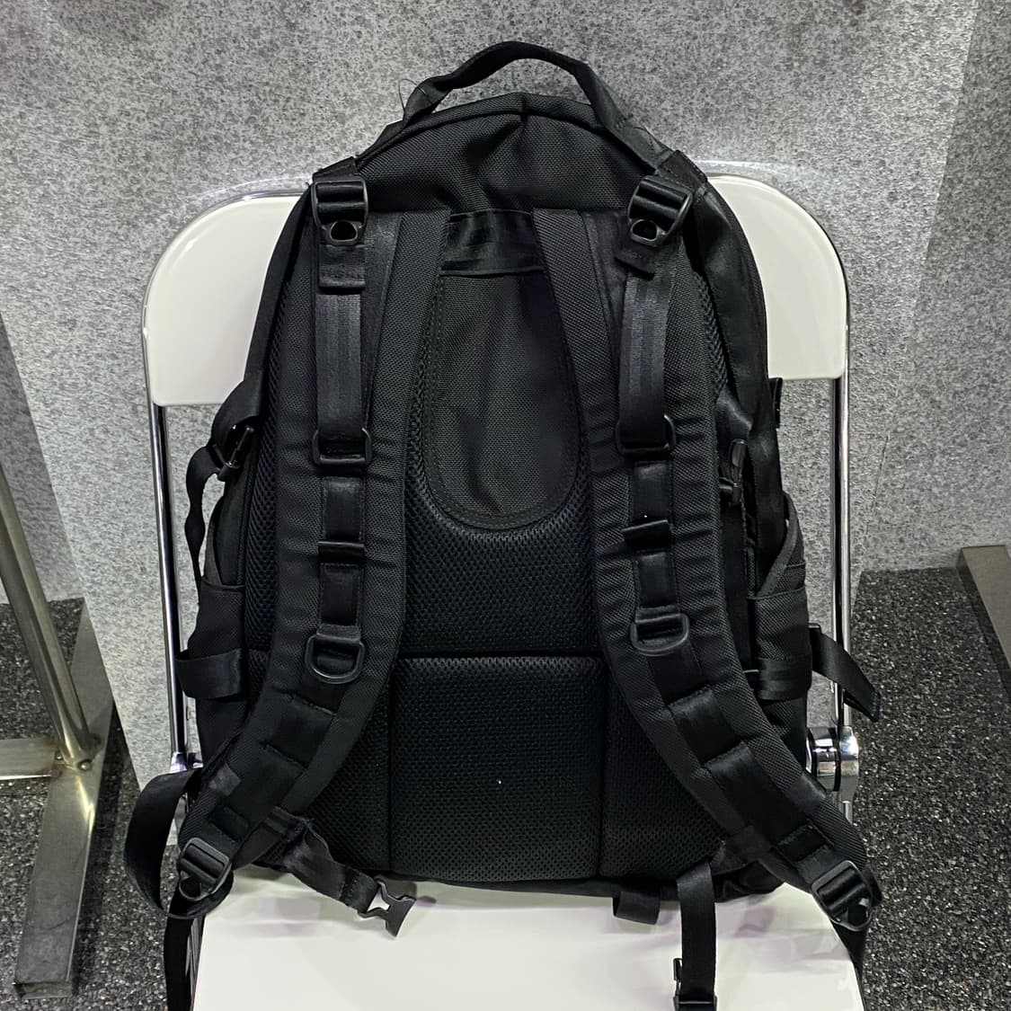 뉴에라 블랙 데일리 백팩 B2478 상품이미지4