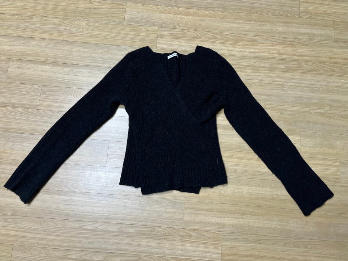 UNDERSTANDING 언더스탠딩 베이비알파카 브이넥 랩 니트 상품이미지1