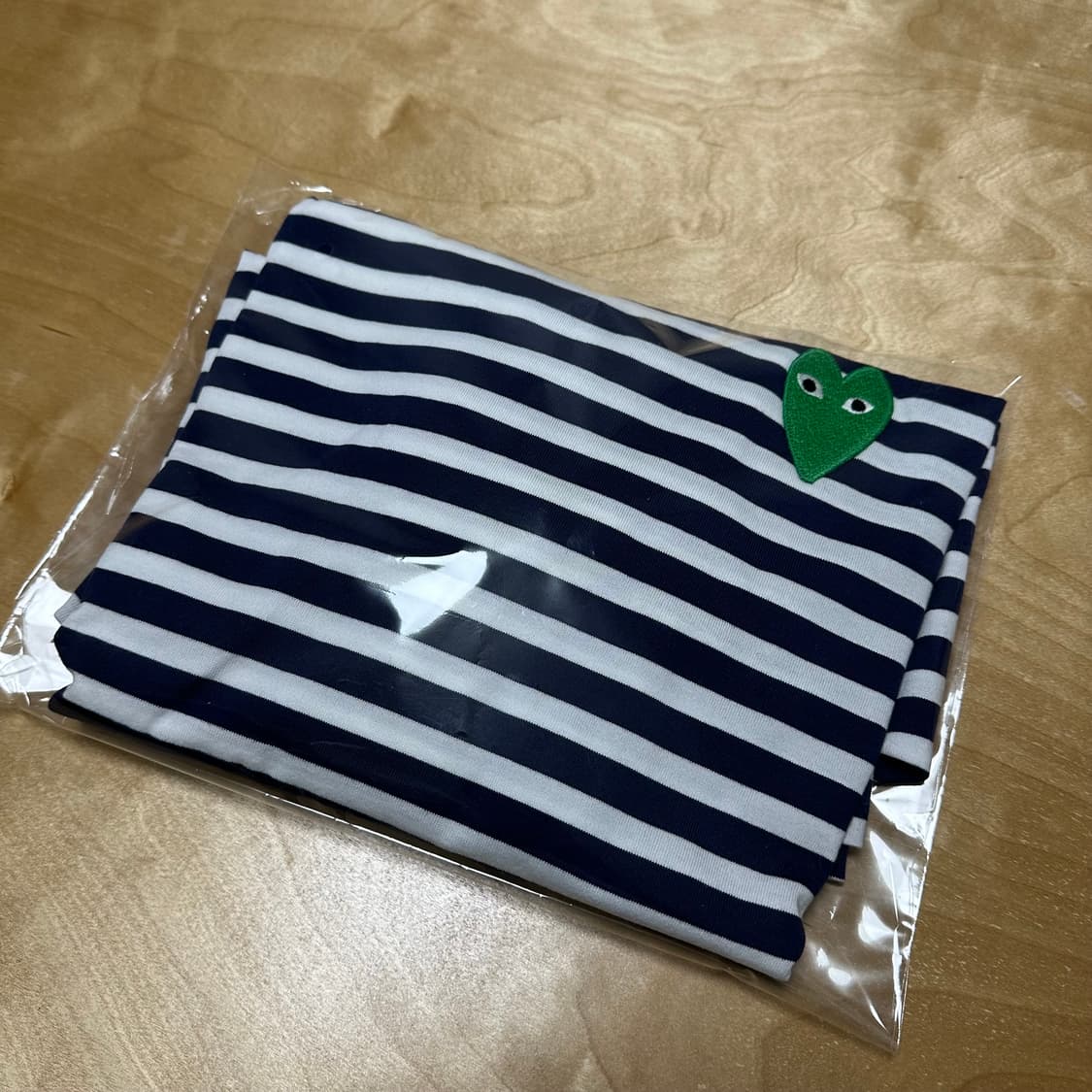 꼼데가르송 빅 그린 하트 스트라이프 롱슬리브 네이비 화이트 상품이미지3