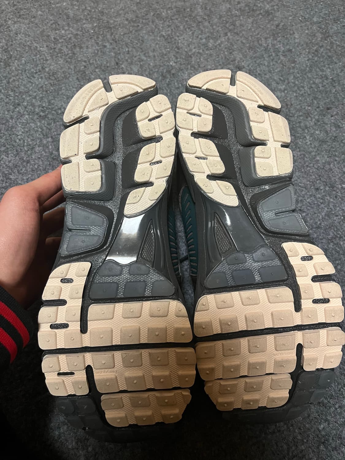 나이키 줌보메로 5  코르티스 성현 착용 상품이미지8